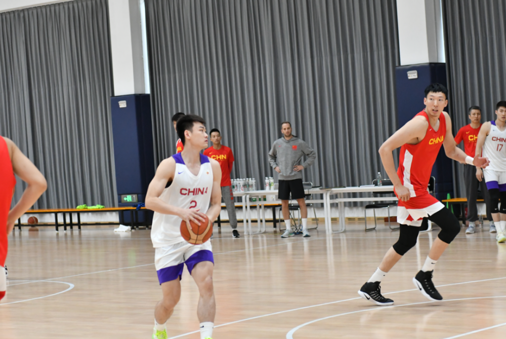 AIYOUXI-关于山东男篮训练开放日，国际比赛日临场应变引欢呼，法国杯在即，阵容厚度经受考验的信息-AIYOUXI